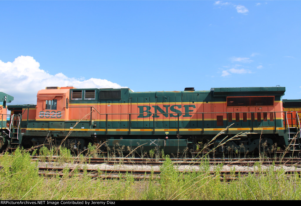 BNSF 8628 side